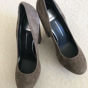Dolce Vita Taupe Suede Platform. Size 8.5